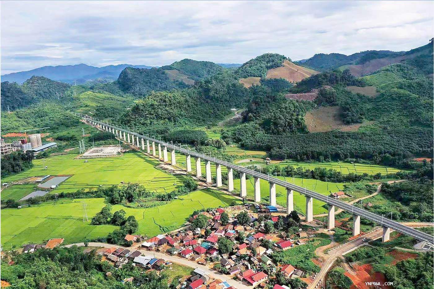 “中老鐵路”攜配齊物流共進(jìn)，共創(chuàng  )美好未來(lái)!