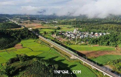 中老鐵路跨越山河、聯(lián)結友誼，配齊物流，共同發(fā)展