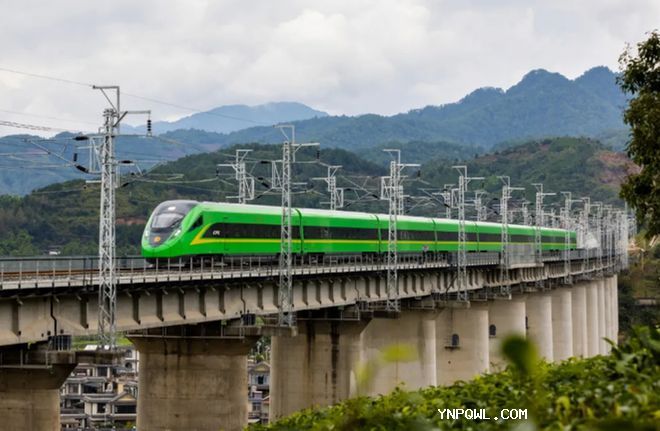 中國援建中老鐵路 開(kāi)通兩年來(lái)成老撾重要客貨運鐵路